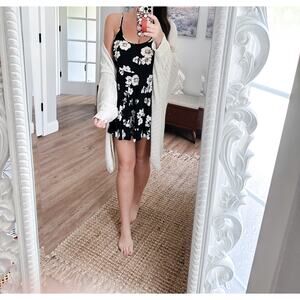 Like new Brandy Melville jada Flowy floral print mini dress
